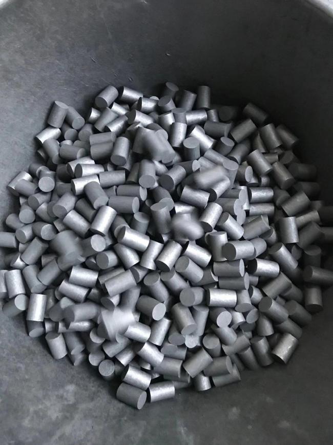 Self-Lubricant Without Oil Cylinder of Graphite Rod