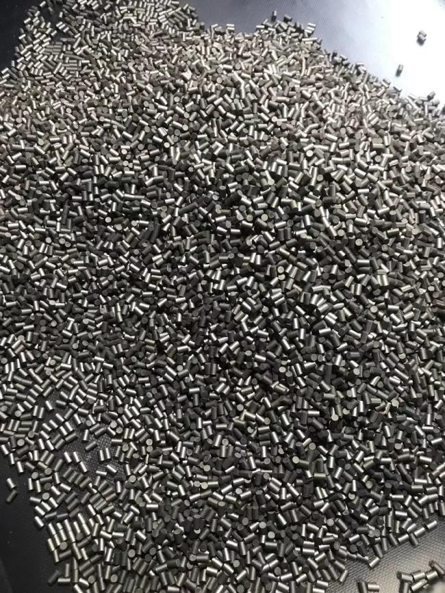 Self-Lubricant Without Oil Cylinder of Graphite Rod