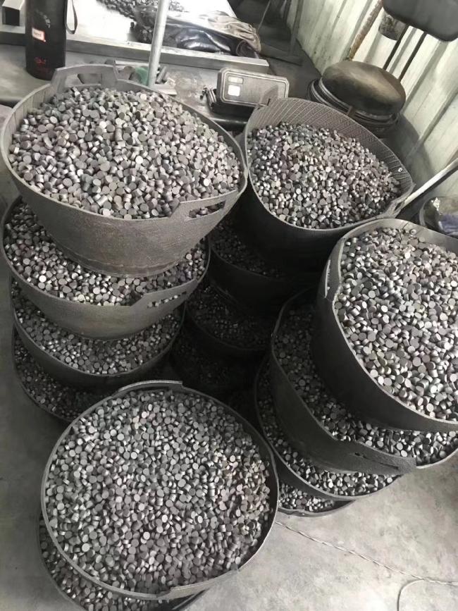 Self-Lubricant Without Oil Cylinder of Graphite Rod