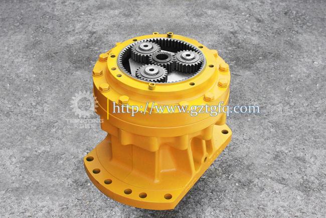 Komatsu PC200-6 swing gearbox front view