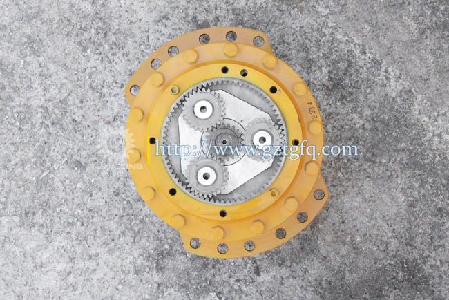 Komatsu PC200-6 swing gearbox top view