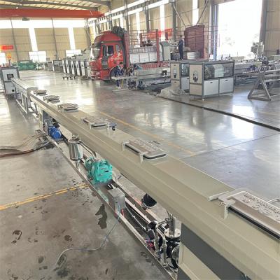China Tres capas 20-110 mm PPR PPH PPRC máquina de fabricación de tuberías en estructura ABA / ABC en venta