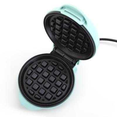 China Custom Mini Auto Control Temperature Non-stick Plate Electric Egg Waffle Maker Cast Iron for sale