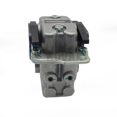 China 702 - 16 - 01432 Excavator Foot Operated Valve OEM For PC200 PC220 - 6 for sale