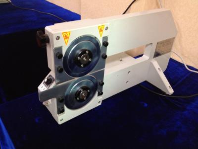 中国 PCBの分離器/Depaneling機械競争価格5mm調節の堅いFR4 販売のため