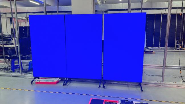 P2.604 Indoor LED Poster Display technical overview and close-up view