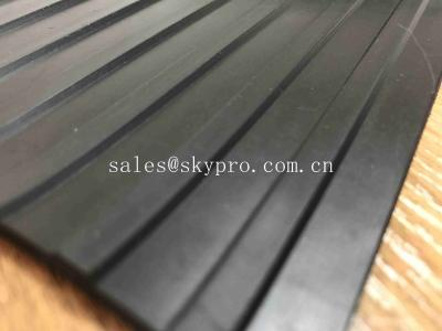 China Black 5mm Thick Wide Ribbed Rubber Mats , Great Wall Broad Corrugated Rubber Sheets for sale
