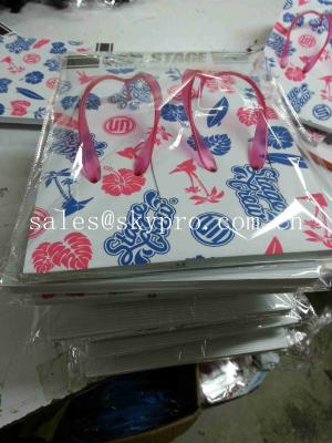 Chine Les semelles blanches de bascules électroniques de caoutchouc mousse avec le modèle de feuilles de fleurs, ont coupé les semelles en plastique de pantoufles de courroie à vendre