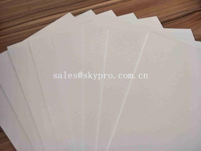Chine Feuille imperméable en plastique découpée avec des matrices qui respecte l'environnement de PVC/pp/ANIMAL FAMILIER de solide de bande de conveyeur de PVC à vendre