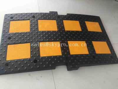 China High Reflective Recycled Traffic Safety Rubber Speed Bumps Easily Installed for sale