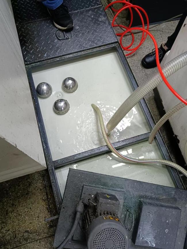 Oil and Water Separation for Floating Oil Removal in CNC Machine Tool Machining Centers