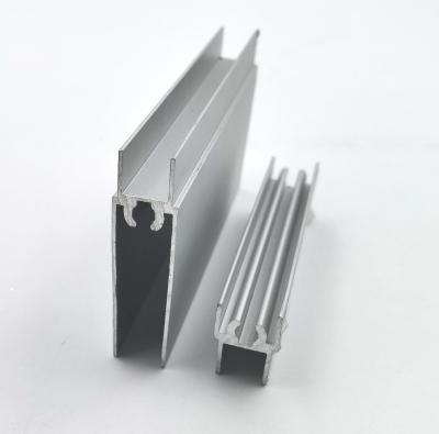 Chine Profil en aluminium de garde-robe de la finition T6 T7 T8 de moulin pour la porte coulissante à vendre