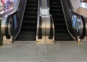 Chine Plat de plancher d'escalator de modernisation d'escalator de peigne d'acier inoxydable pour d'intérieur à vendre