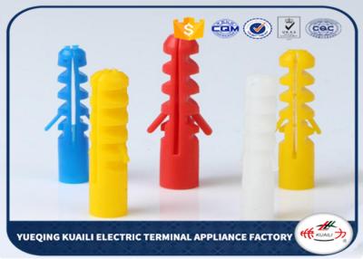 Chine Les serres-câble en nylon adaptés aux besoins du client augmentent la prise de mur en plastique de PE de prises de trou de vis de clou à vendre