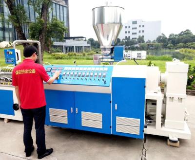 China Máquina plástica da extrusão do perfil do motor de Siemens, linha de produção do painel de teto do PVC à venda