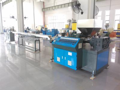 中国 AF-55MM 3色PPポリ塩化ビニールのPEの藤の放出機械、機械を作るプラスチック藤 販売のため