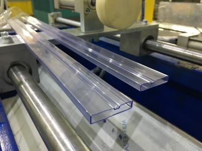 China Tubo del embalaje del PVC IC/máquina plástica de la protuberancia del perfil, línea de la protuberancia de la tubería de IC en venta