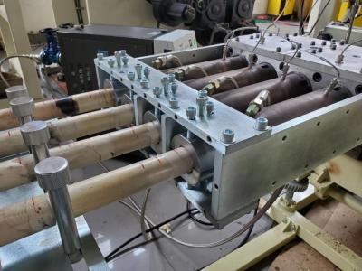 China Barra DE NYLON de la OJEADA GPPS PTFE PEI, palillo, máquina de la protuberancia de Rod del tubo del palillo de Ketron en venta