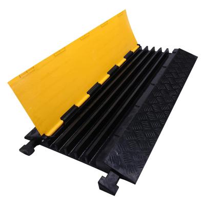 China 100mm-580mm Width Speed Breaker Bumps for Safe Traffic Management in Yellow Black for sale