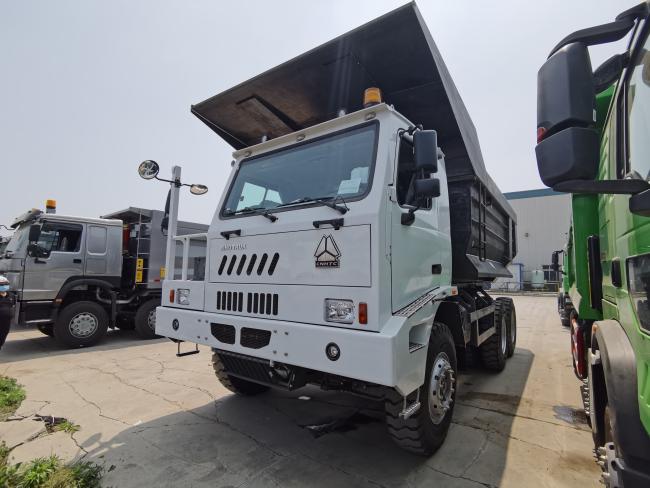 Dump truck
