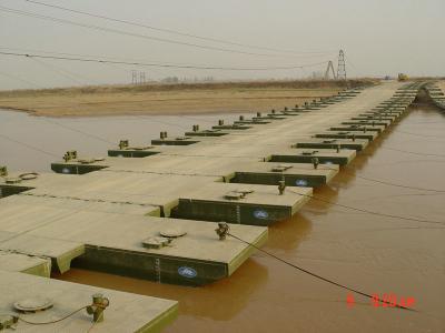 China Military Floating Pontoon Bridge , Pedestrian Floating Water Bridge for sale