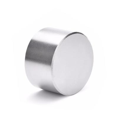 China 50x30 Neodymium Magnet N52 Super Strong Disc/Cylinder with Axial/Dia Magnetism Direction for sale