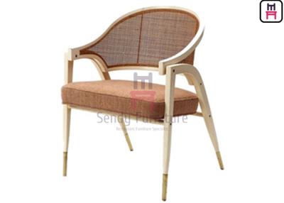 中国 黒灰自然な藤のあと振れ止めが付いている椅子を食事する木製フレームの革クッションのArmrest 販売のため
