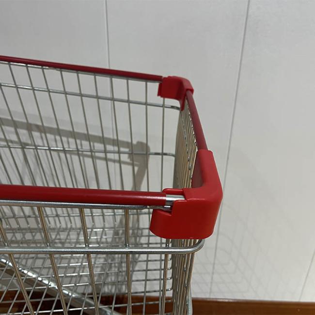 125L European shopping trolley wheel detail
