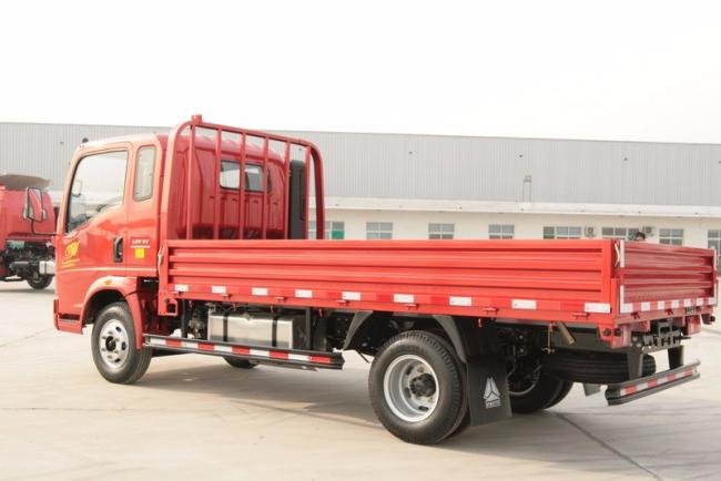 SINOTRUK HOWO 5 ton 4x2 light mini small cargo truck