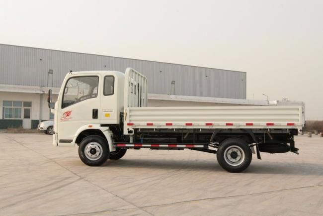SINOTRUK HOWO 5 ton 4x2 light mini small cargo truck