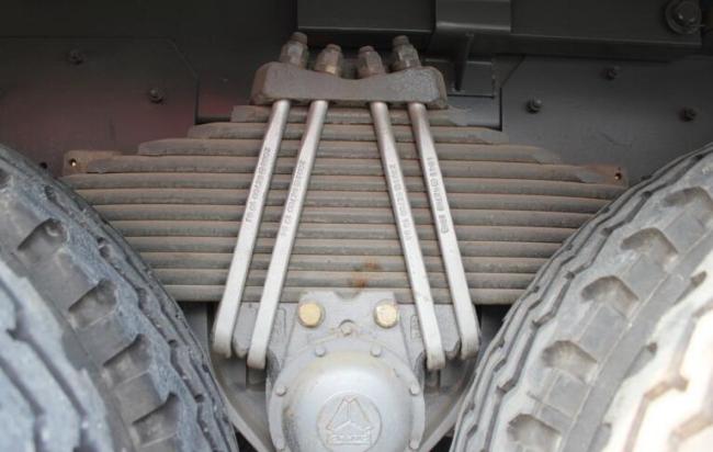 Manual Heavy Duty Dump Truck for Unloading , EURO III Emission Standard 60T 8x4 Tipper Truck