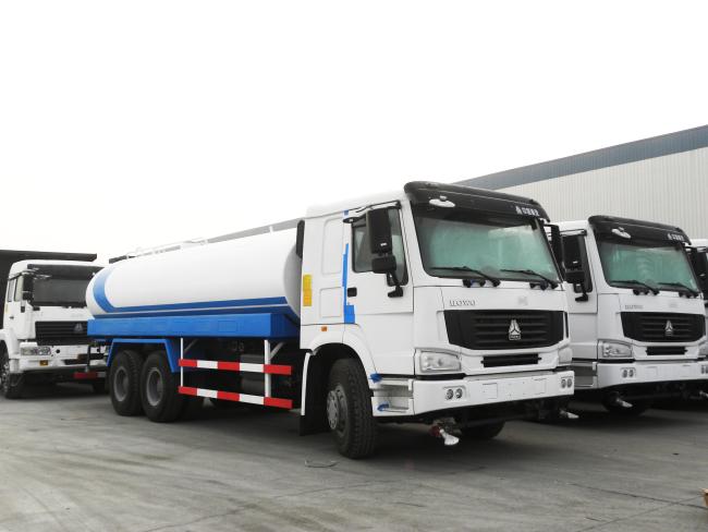 SINOTRUK HOWO 6*4 10wheeler spraying vehicle 20m3 water tank truck