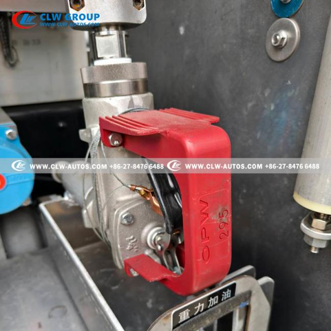 FAW J6P Aircraft Refueling Truck cabin interior