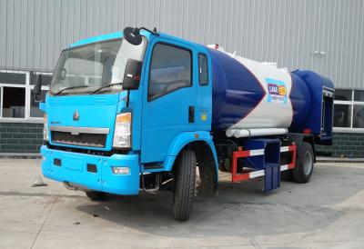 China HOWO cortam o caminhão do transporte do tanque do caminhão de petroleiro do gás do LPG 15000 litros de 6 toneladas com 2