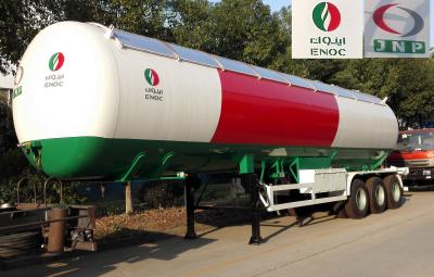 Chine 56000 litres transportent le camion-citerne aspirateur de pétrole brut de large échelle du camion-citerne aspirateur de gaz de LPG 25T à vendre