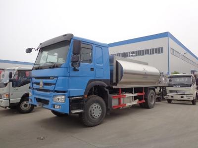 中国 Howo 266hpはトレーラー10トンのタンク車の瀝青のディストリビューターのトラックを変更しました 販売のため