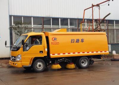 Chine Mini camion de balayeuse de route d'entraînement à droite, camion de nettoyage de route 2.5CBM à vendre