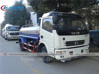 中国 小型Dongfeng 4X2 4cbm Q235Bタンク水スプリンクラーのトラック 販売のため