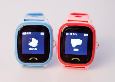 China Reloj elegante de GPS de los niños de la prenda impermeable con la llamada 800 Mah de Facebook SOS de la cámara en venta