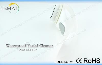 China Máquina de carga inalámbrica de la despedregadora de la cara para mejorar la nariz, Massager facial del cepillo en venta