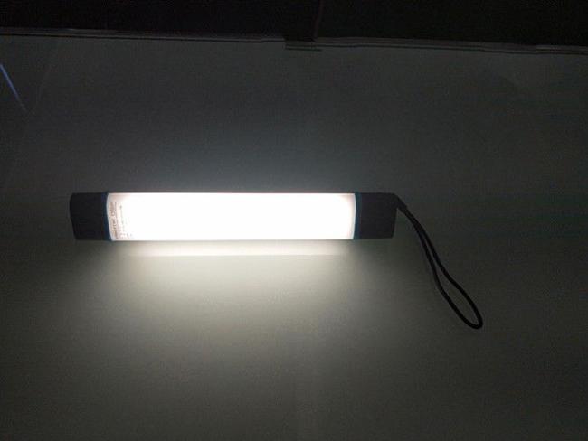 10W 450Lm 5W 280Lm IP65 Waterproof Rechargeable Emergency Tube Light