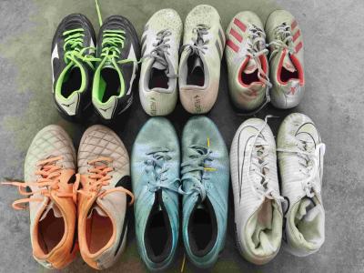China Leather Suede Mesh Used High End Shoes Second Hand Branded Soccer Shoes for sale