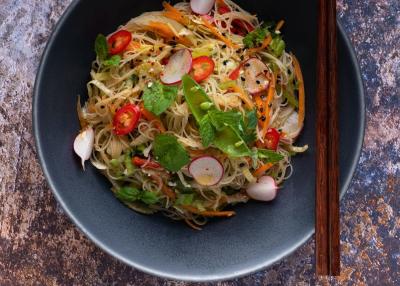 Chine Gluten chinois de nouilles de vermicellis de riz libre avec de la salade végétale à vendre