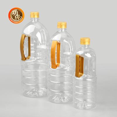 China Screw On Lid Plastic Ecooking Oil Bottle Food Grade Seasonings Packaging Customized 1000ml-1800ml for sale