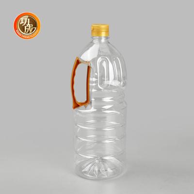 China Clear Plastic Sauce Bottles Food Grade Cylinder Packaging 1000ml-1800ml Capacity for sale