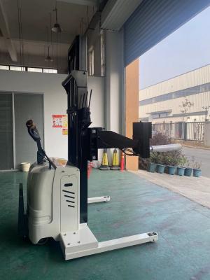 China Automatic Electric Battery Powered Roll Paper Plastic Film Roll Lifter Easy to Operate Paper Roll Forklifts à venda