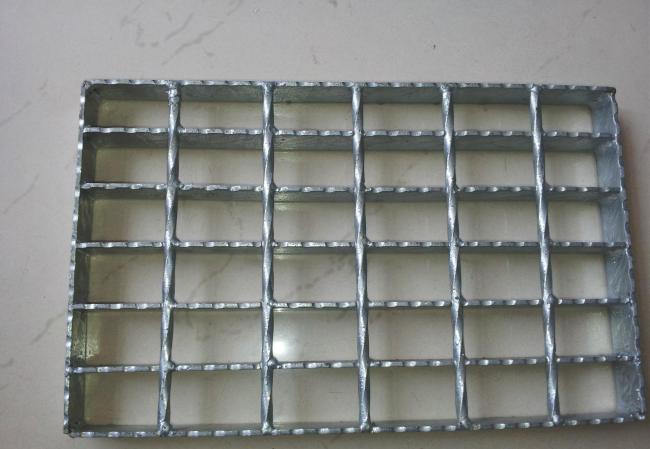 Round Bar Galvanized Serrated Grating