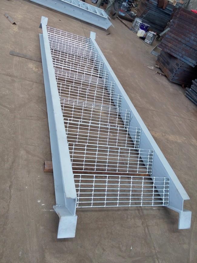 T1, t2, t3, t4 stairs hot dip galvanized , black steel grate stair treads