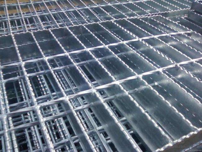 Q235 Material Galvanized Serrated Steel Bar Grating