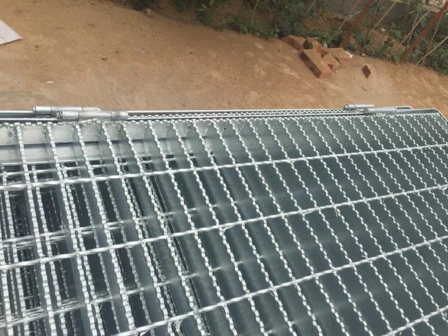 Galvanized Antislip Serrated Welded 30mm Pitch Steel Bar Grating
